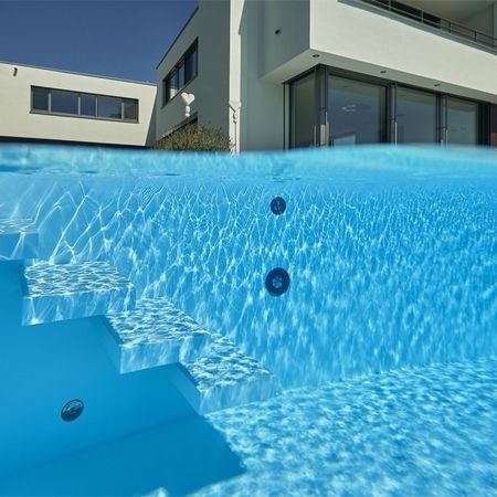 Bild vom Pool im Wasser