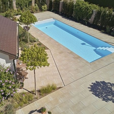 Ein Haus und ein Pool