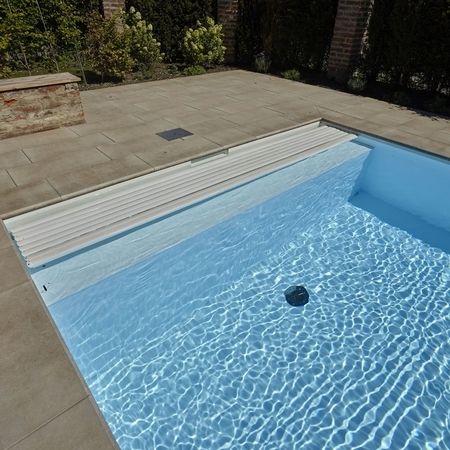 Aufnahme vom klaren Wasser im Pool