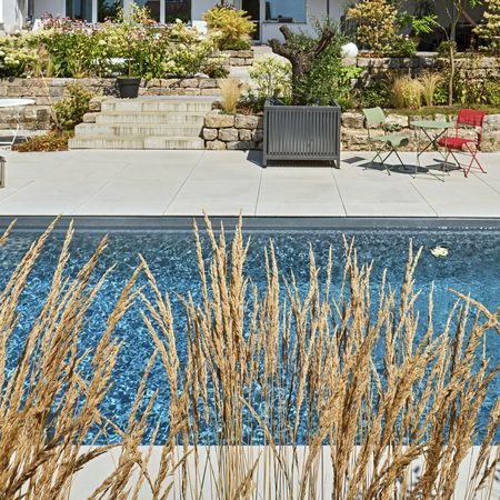 Grundstück mit luxuriösen Pool