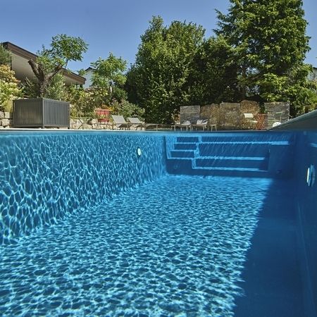 Bild vom Pool im Wasser