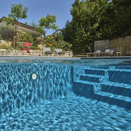Bild vom Pool im Wasser