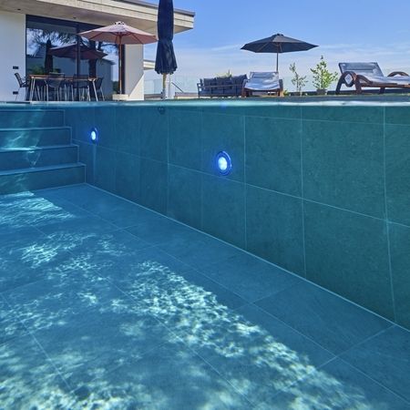 Bild vom Pool im Wasser